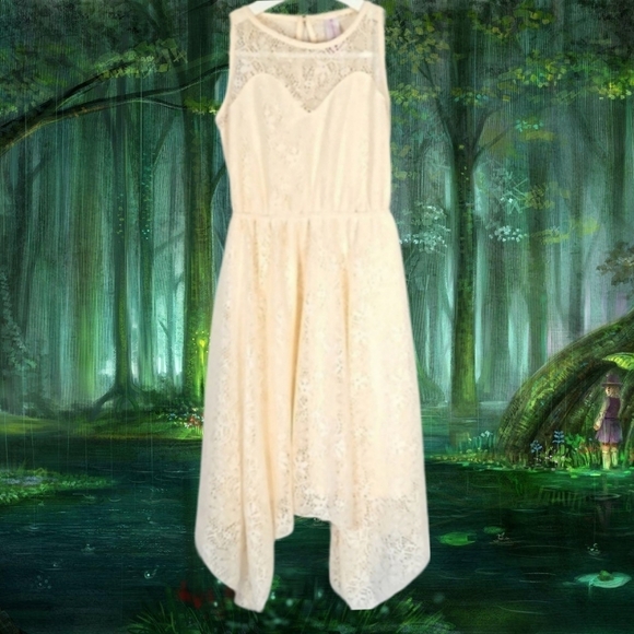 No Boundaries Dresses & Skirts - Cream Lace Dress, Sleeveless w/ Asymmetrical Hem, Size 3